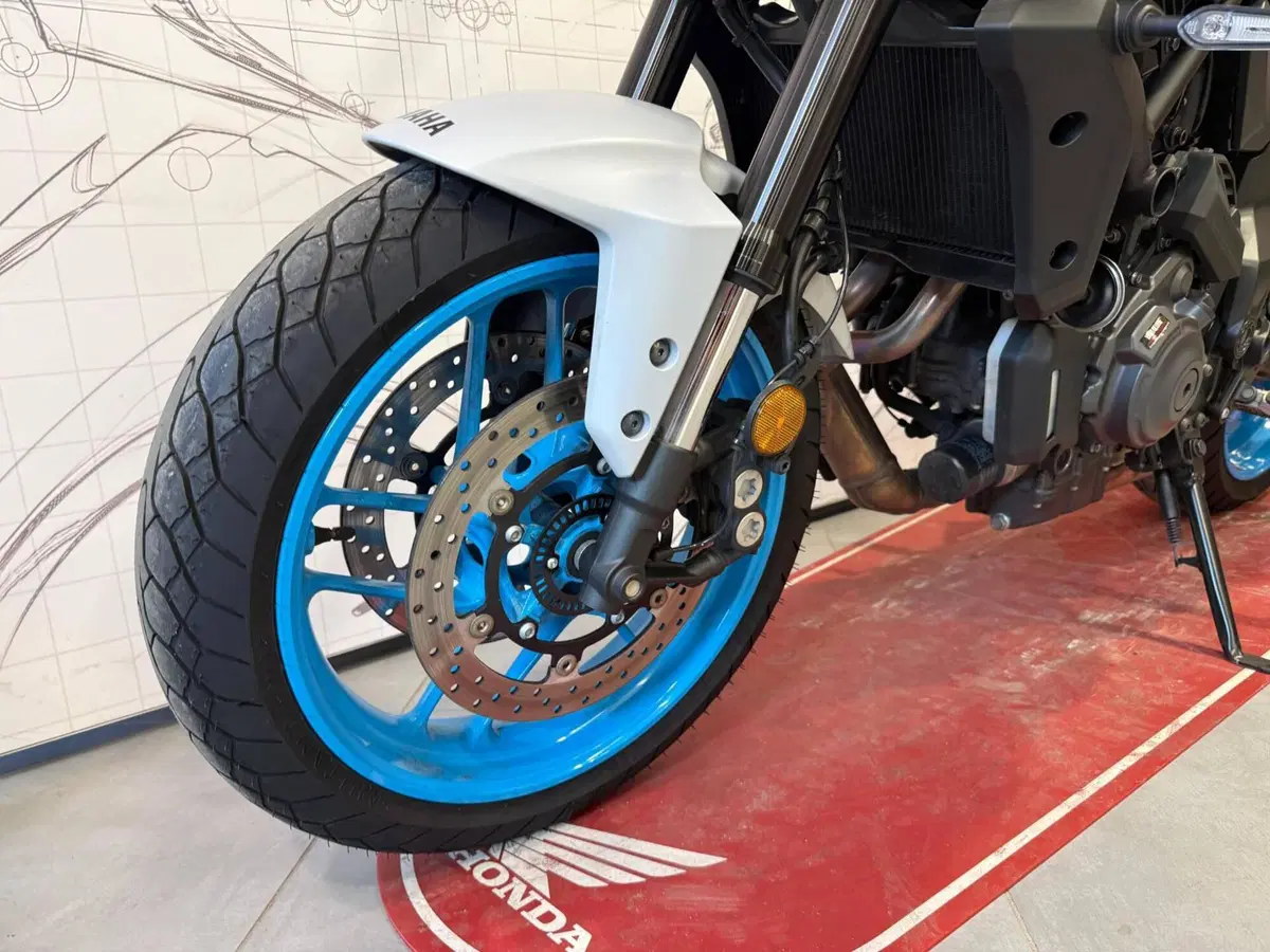 Yamaha MT-07 Y-AMT (2025 - 26) (11)
