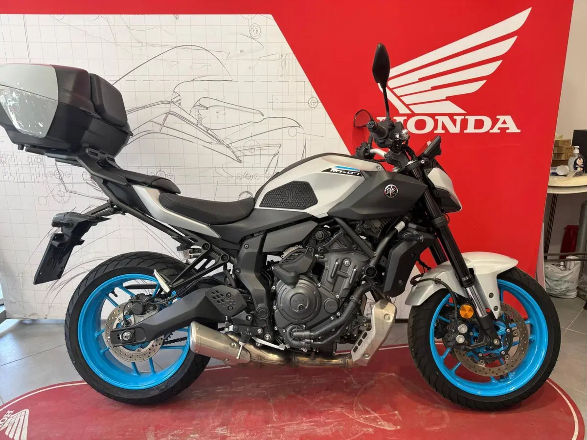 Yamaha MT-07 Y-AMT (2025 - 26) (8)