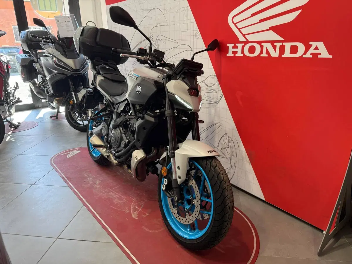 Yamaha MT-07 Y-AMT (2025 - 26) (4)