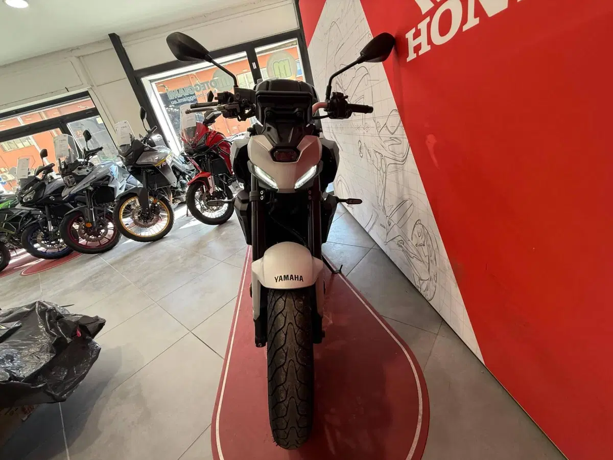 Yamaha MT-07 Y-AMT (2025 - 26) (3)
