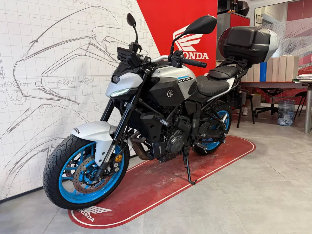 Yamaha MT-07 Y-AMT (2025 - 26) (2)