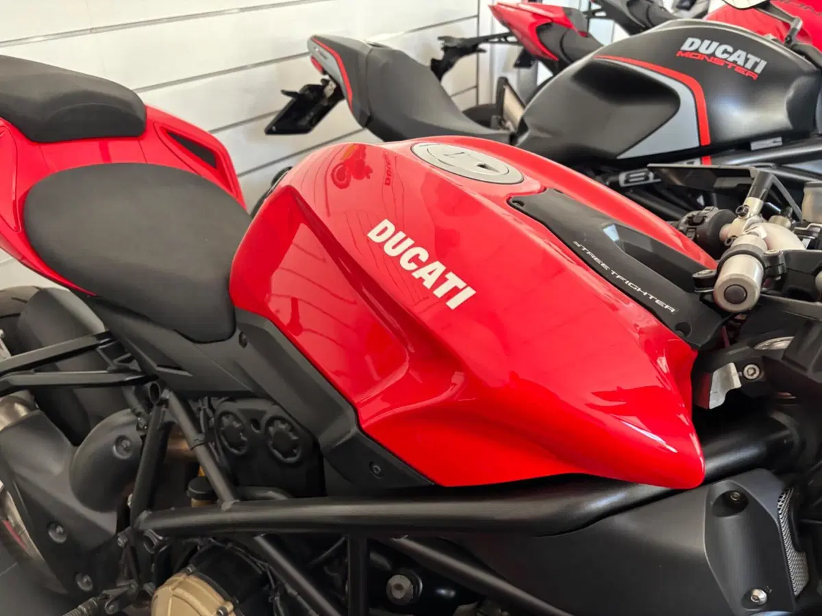 Ducati Streetfighter (2009 - 12) (3)