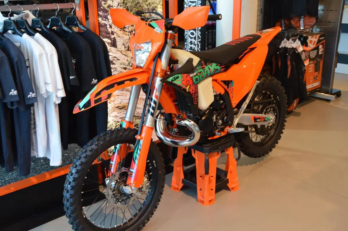 KTM 300 EXC 6Days (2027) (3)