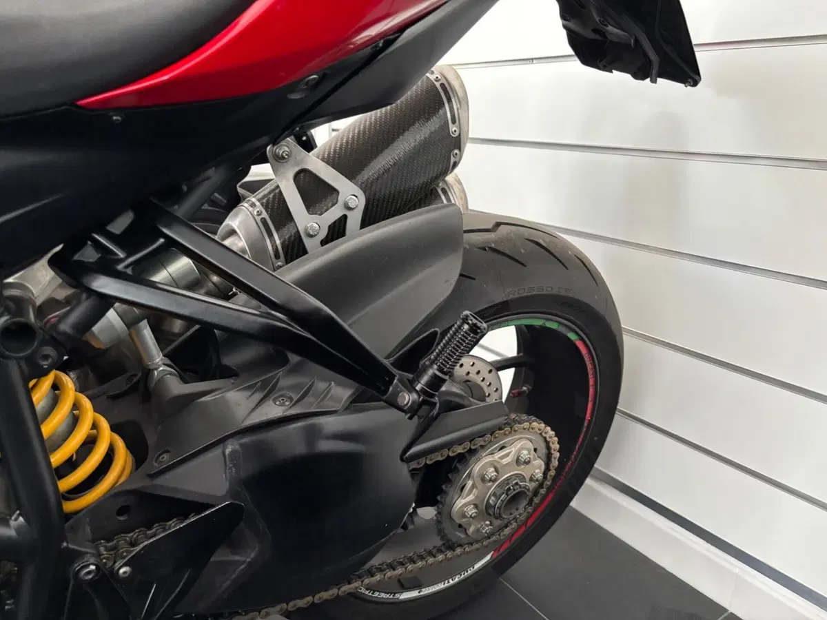 Ducati Streetfighter (2009 - 12) (9)