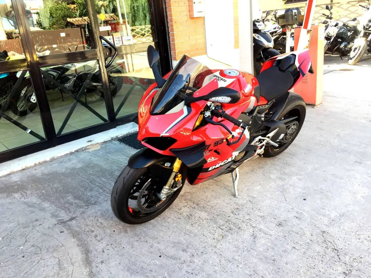 Ducati Panigale V4 S 1100 (2021) (4)