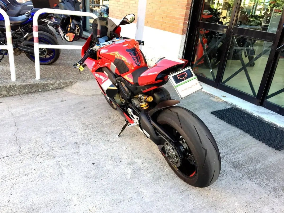 Ducati Panigale V4 S 1100 (2021) (6)