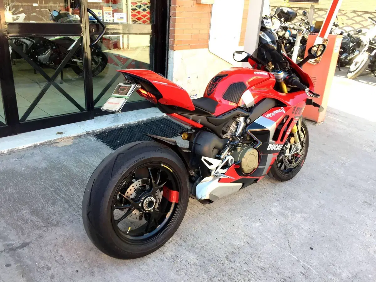 Ducati Panigale V4 S 1100 (2021) (8)