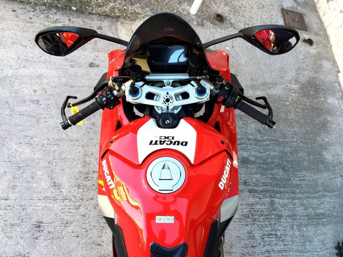 Ducati Panigale V4 S 1100 (2021) (10)