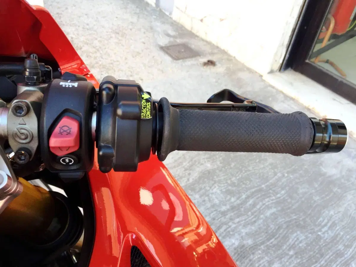 Ducati Panigale V4 S 1100 (2021) (13)