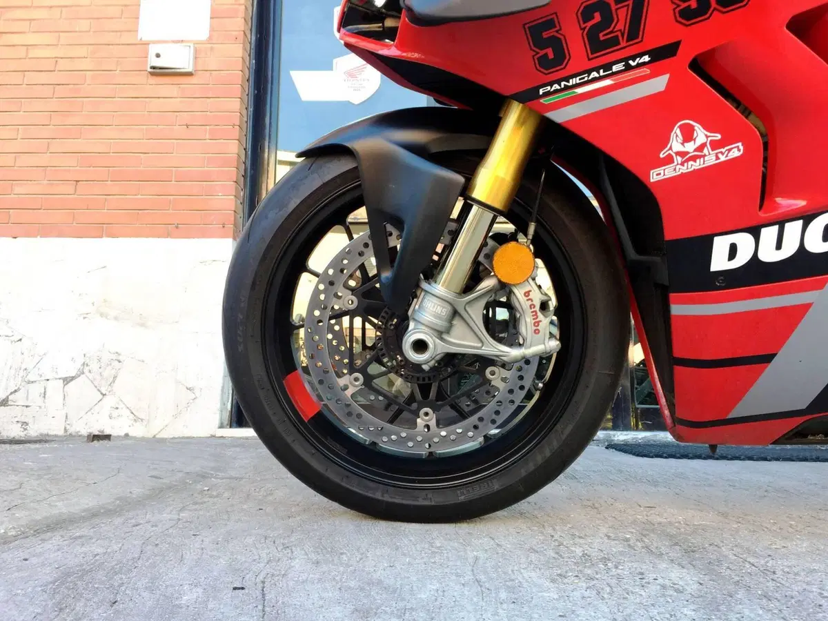 Ducati Panigale V4 S 1100 (2021) (17)