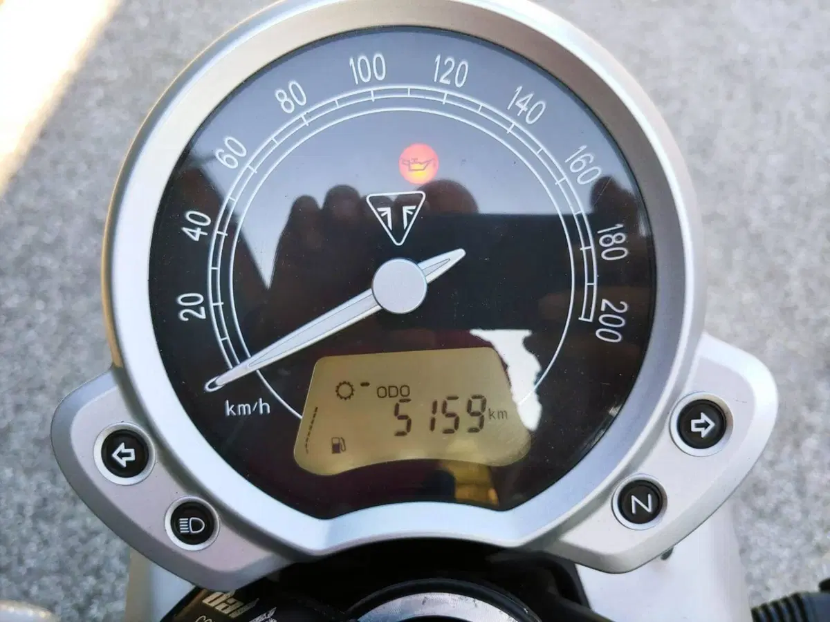 Triumph Street Twin 900 (2017 - 18) (8)