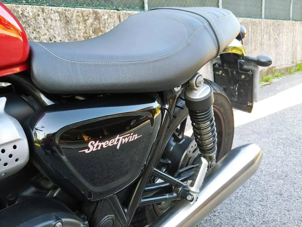 Triumph Street Twin 900 (2017 - 18) (13)