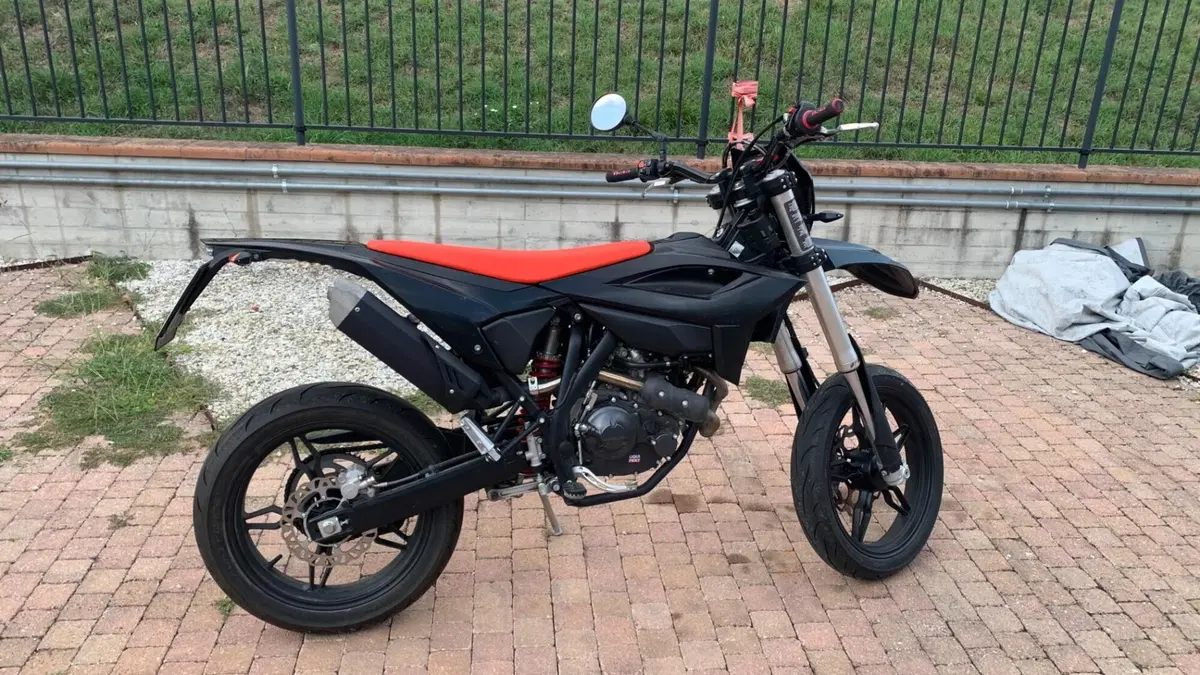 Betamotor RR 125 4T Motard T (2025 - 26) (4)