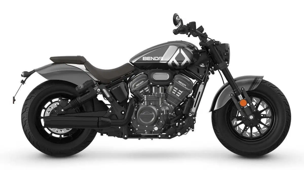 BENDA Rock 707: la cruiser che si abbassa da sola e non ha bisogno della frizione