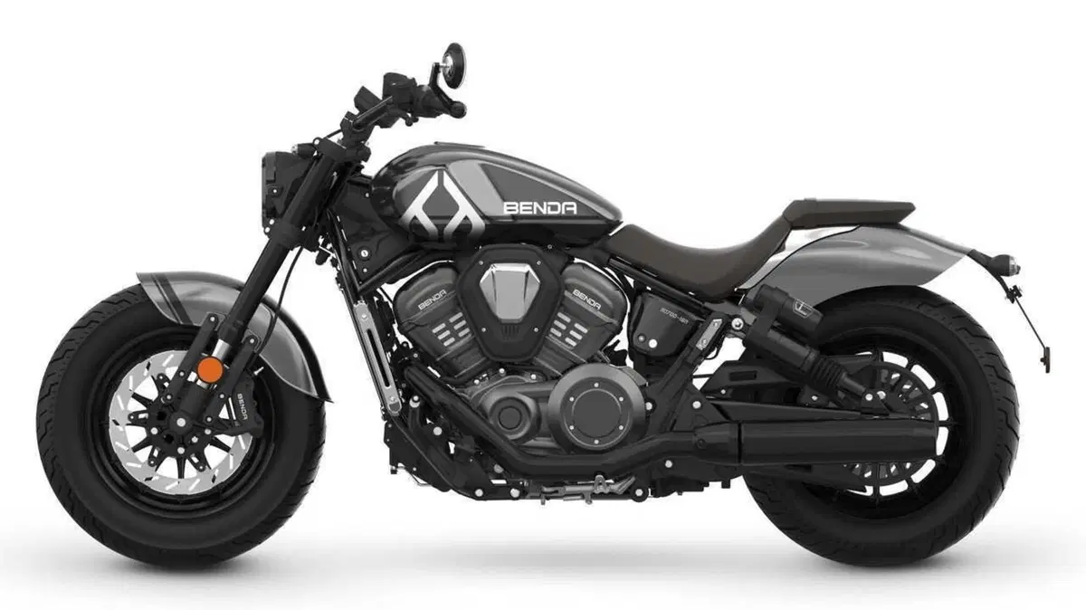 BENDA Rock 707: la cruiser che si abbassa da sola e non ha bisogno della frizione (4)