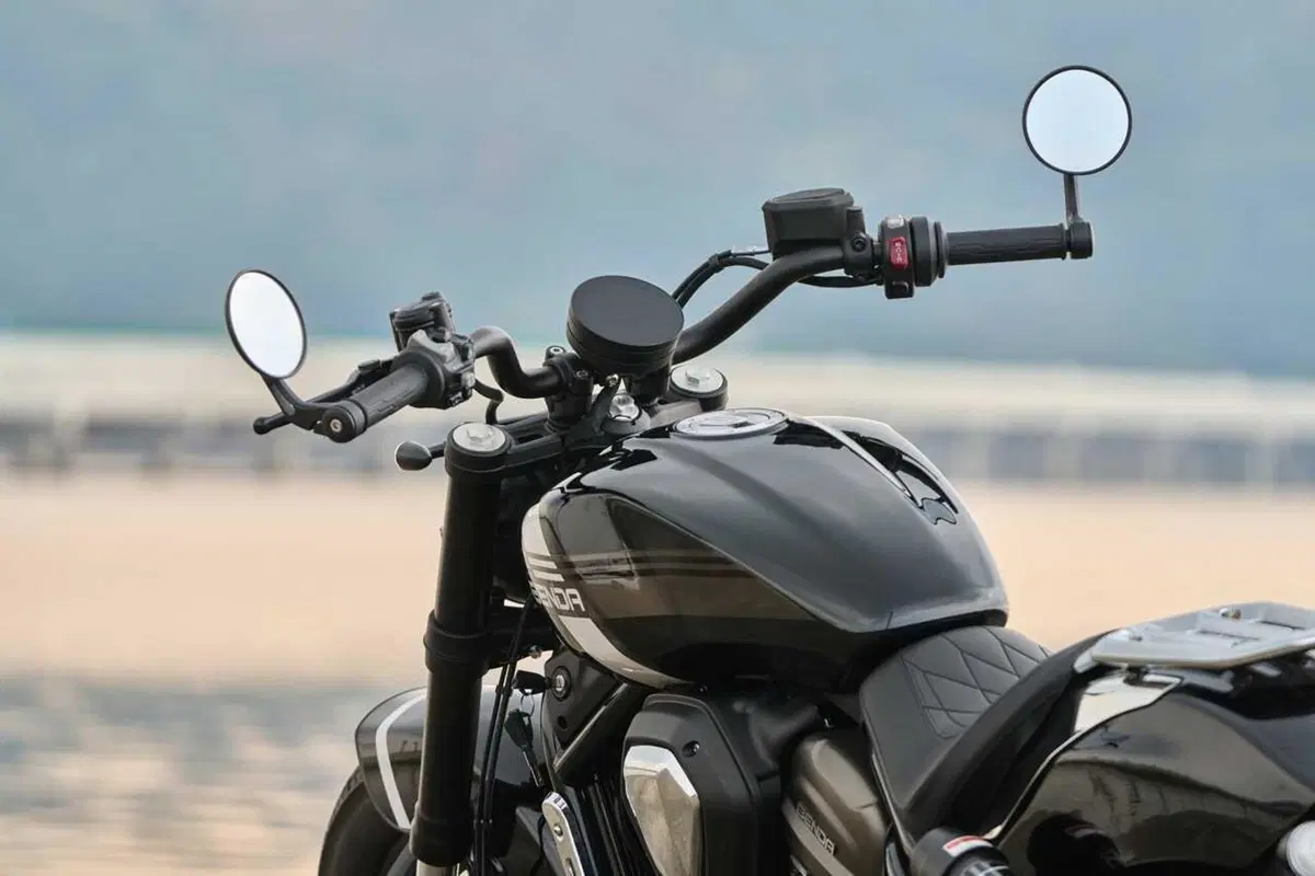 BENDA Rock 707: la cruiser che si abbassa da sola e non ha bisogno della frizione (16)