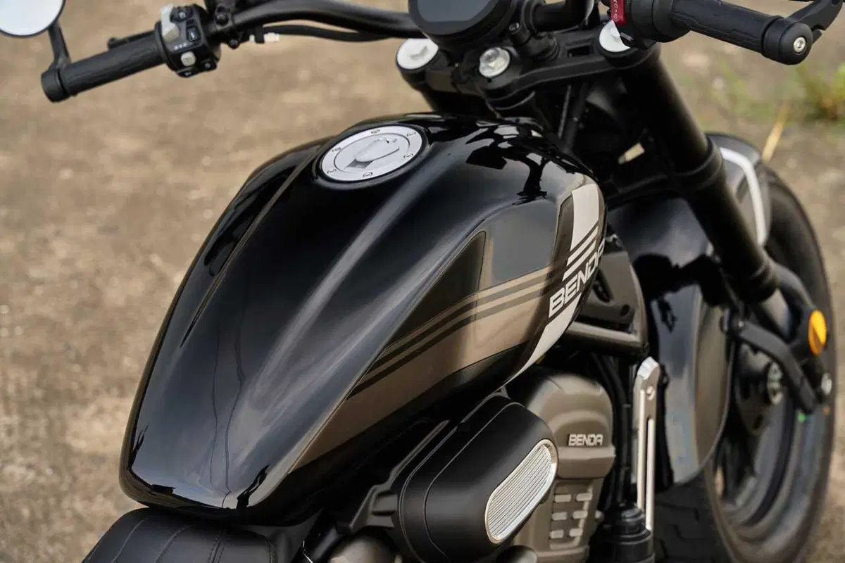 BENDA Rock 707: la cruiser che si abbassa da sola e non ha bisogno della frizione (29)