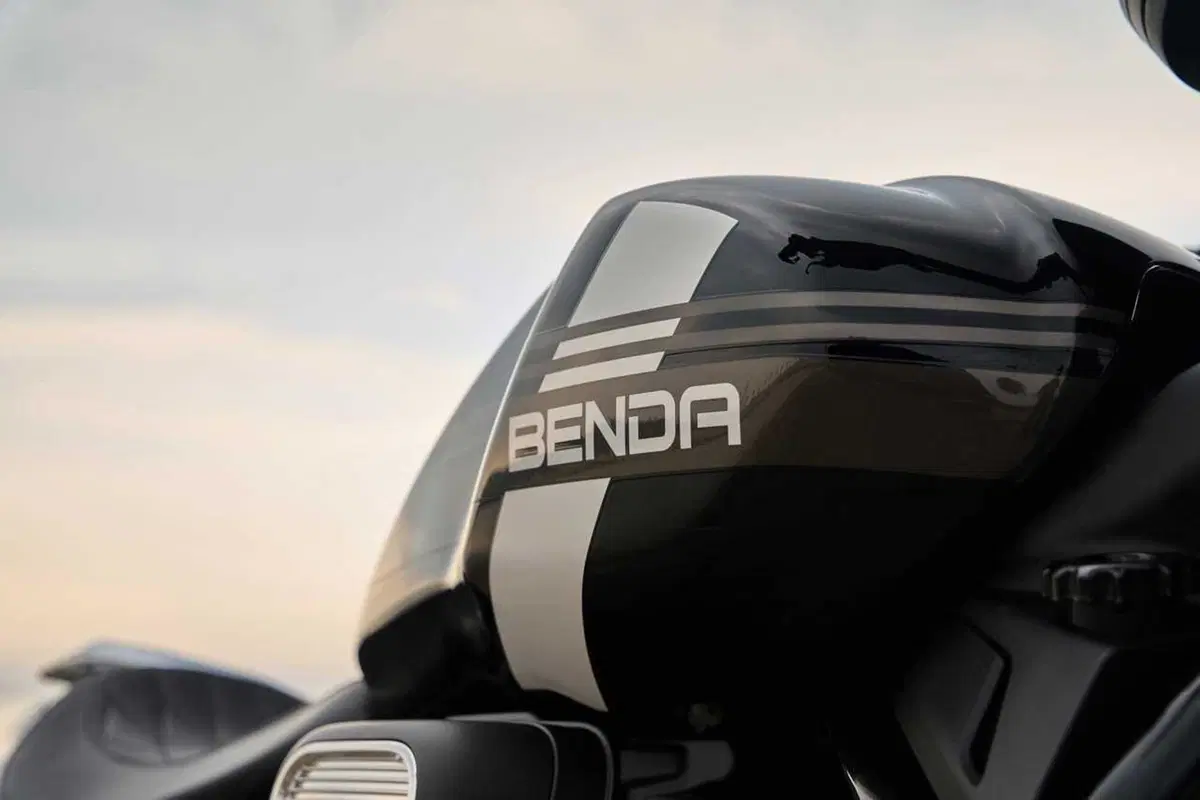 BENDA Rock 707: la cruiser che si abbassa da sola e non ha bisogno della frizione (33)