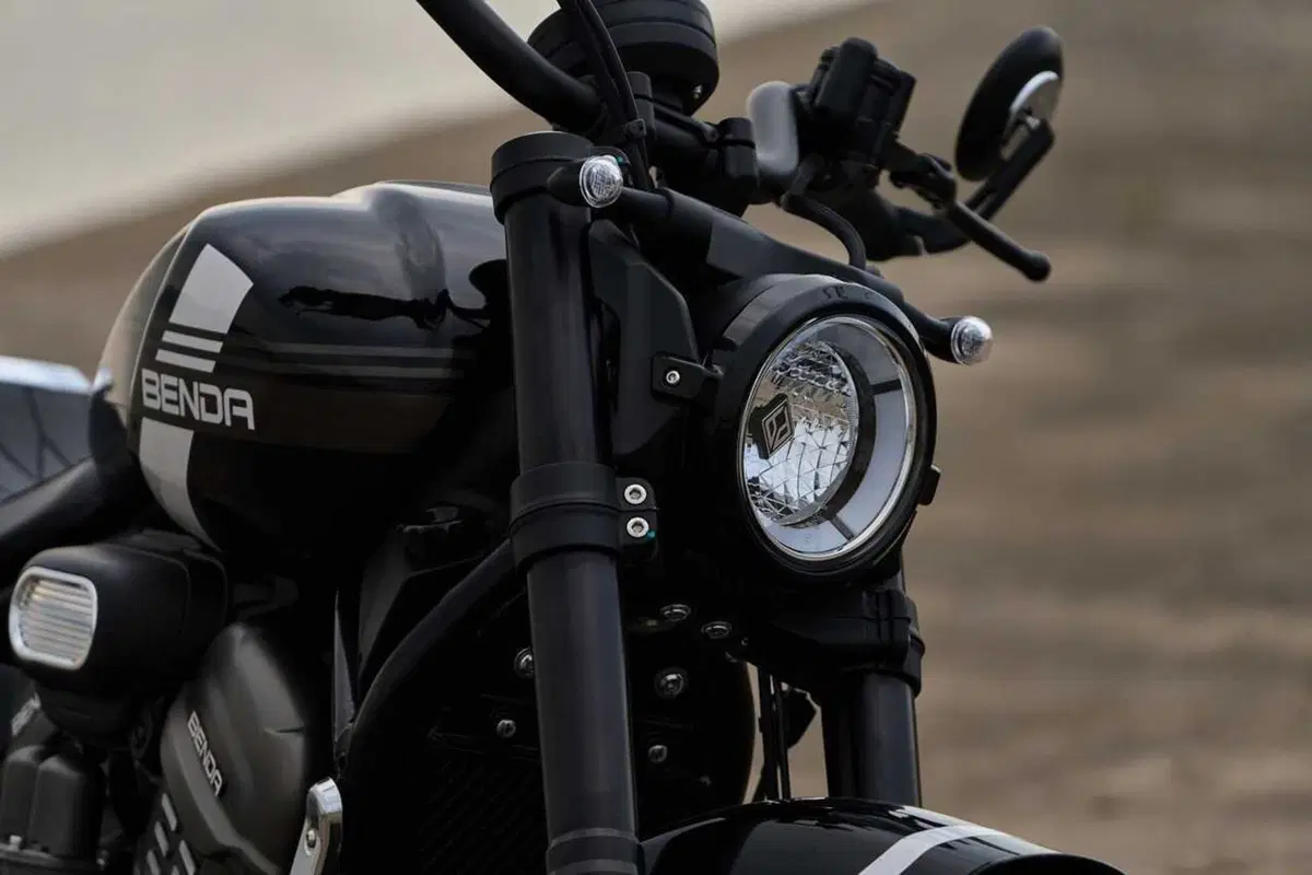 BENDA Rock 707: la cruiser che si abbassa da sola e non ha bisogno della frizione (38)