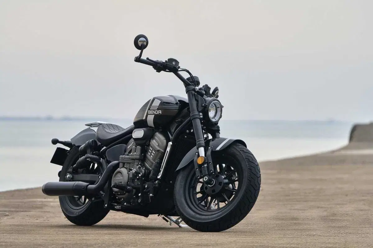 BENDA Rock 707: la cruiser che si abbassa da sola e non ha bisogno della frizione