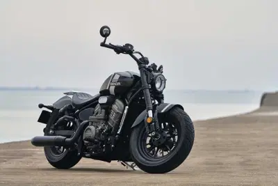BENDA Rock 707: la cruiser che si abbassa da sola e non ha bisogno della frizione