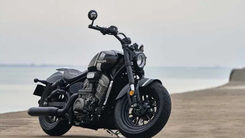 BENDA Rock 707: la cruiser che si abbassa da sola e non ha bisogno della frizione
