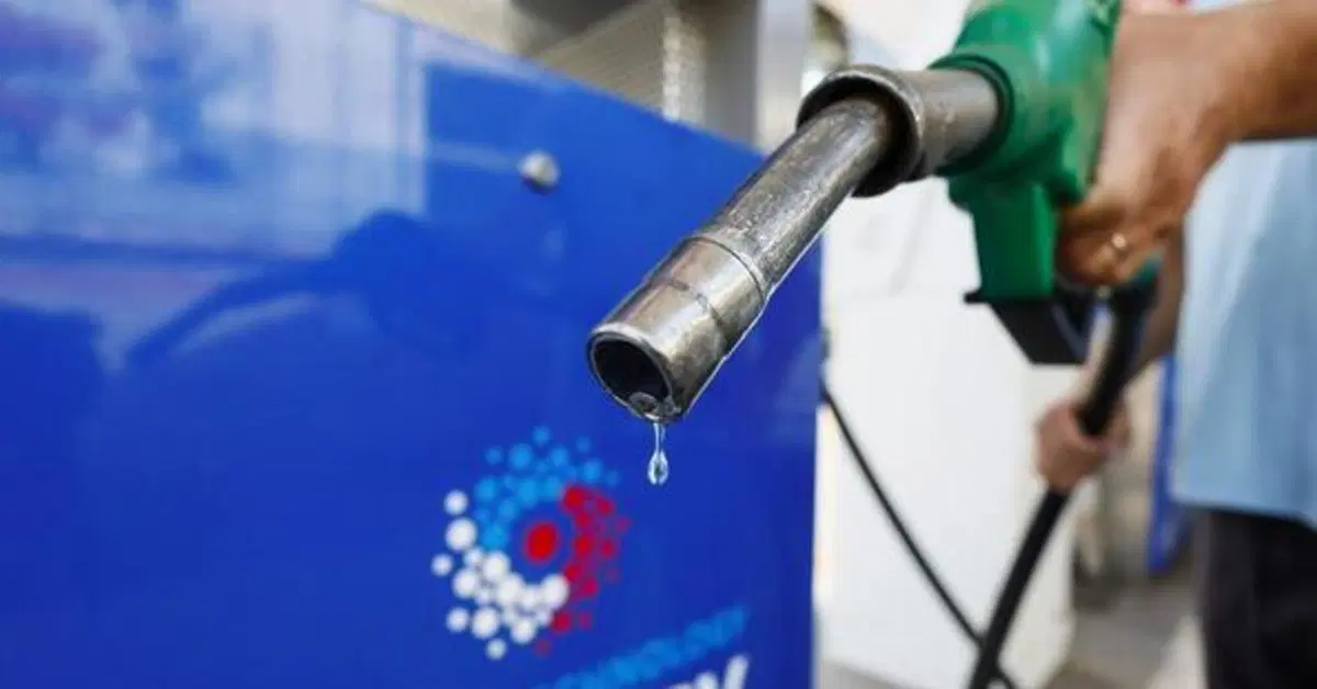Bonus benzina da 100 euro, il piano del governo: chi potrà averlo?