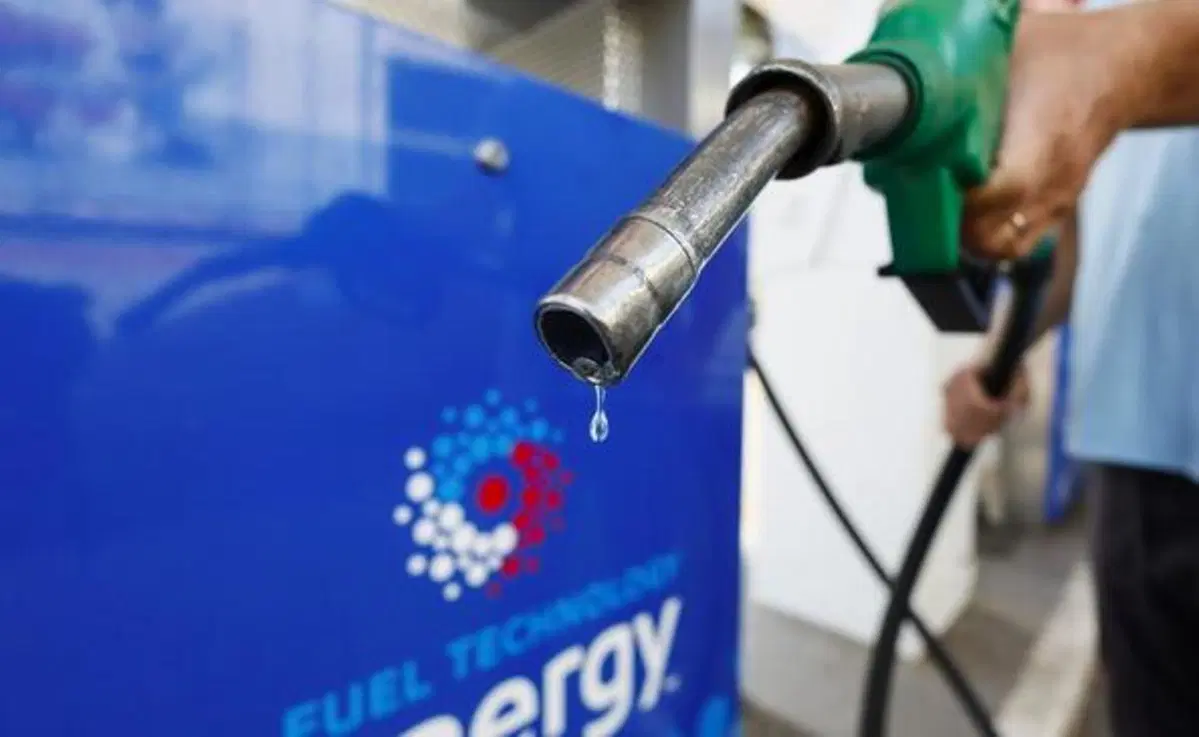 Bonus benzina da 100 euro, il piano del governo: chi potrà averlo?