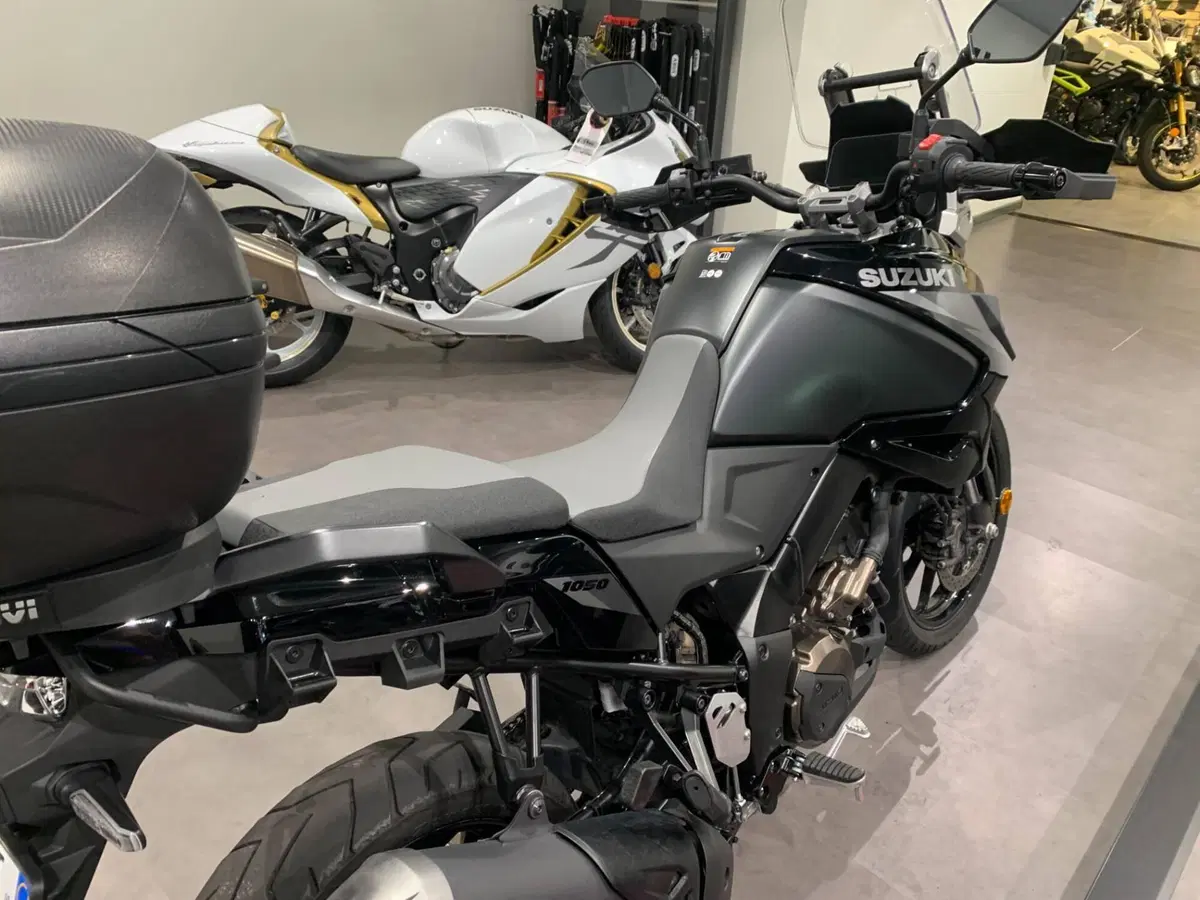 Suzuki V-Strom 1050SE (2025 - 26) (4)