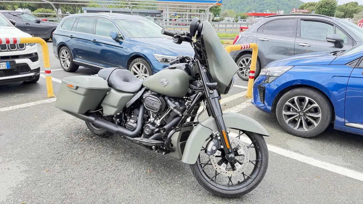 Harley-Davidson 114 Street Glide Special (2019 - 20) - FLHXS (3)