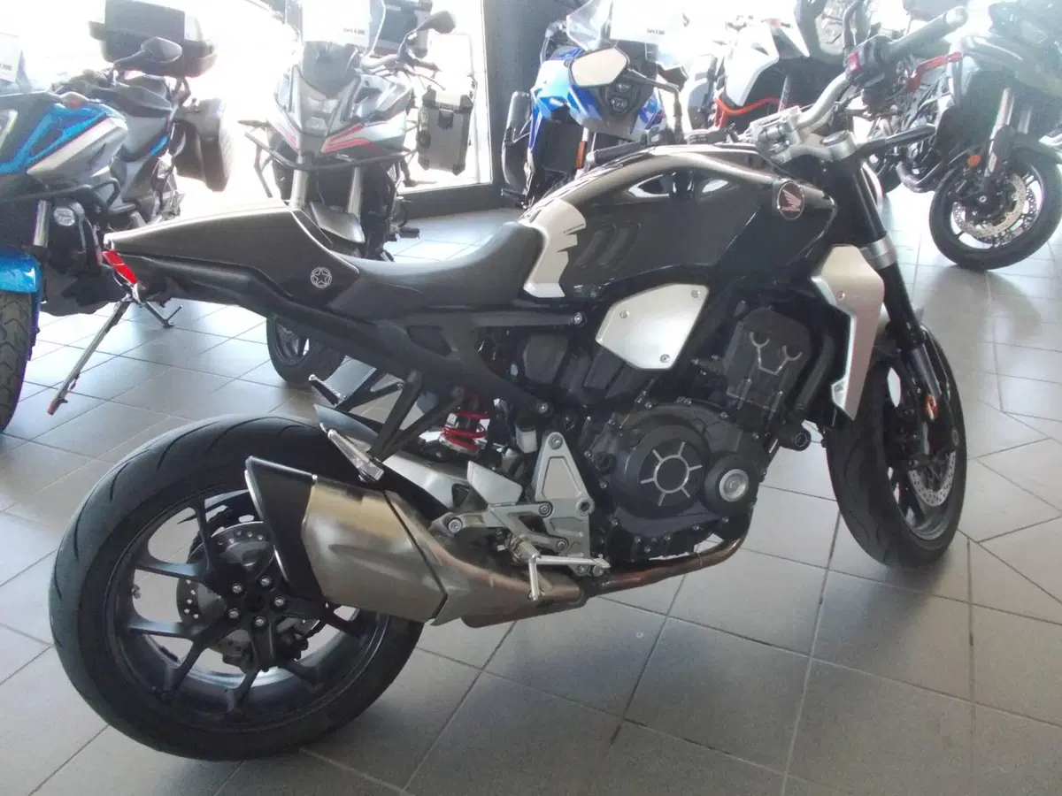 Honda CB 1000 R + Neo Sport Cafè (2019 - 20) (2)