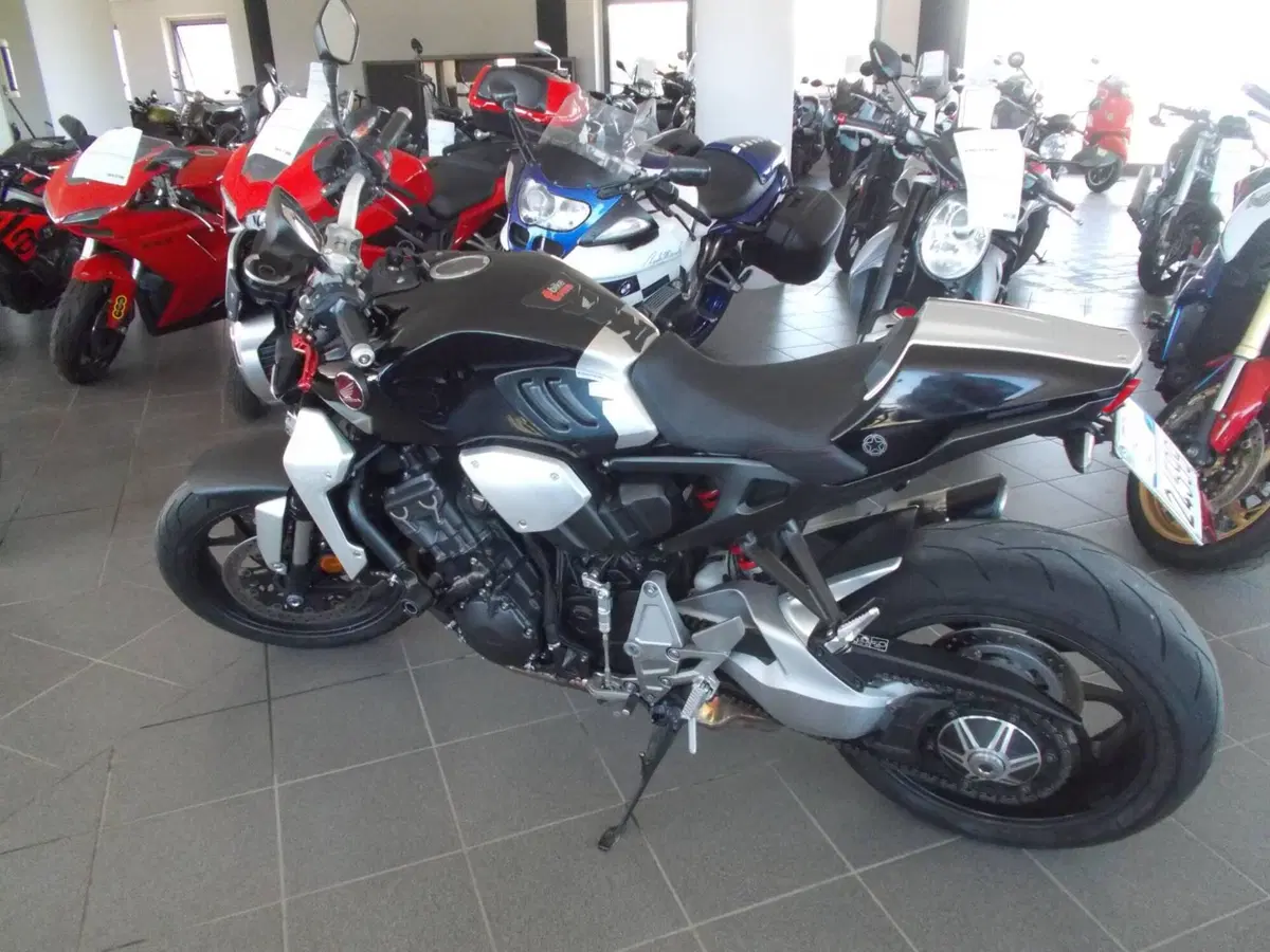 Honda CB 1000 R + Neo Sport Cafè (2019 - 20) (4)