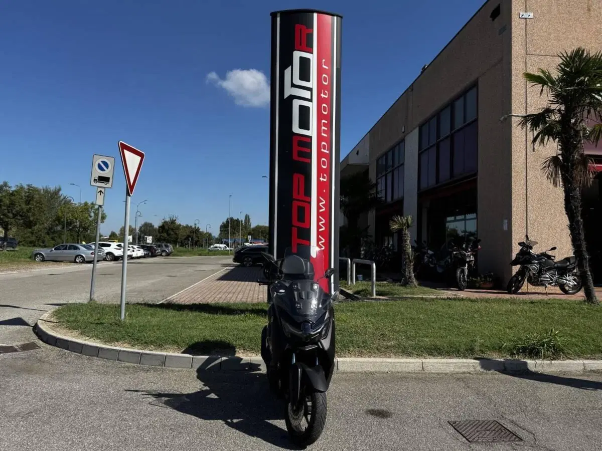 Yamaha N-Max 125 Tech Max (2025 - 26) (2)