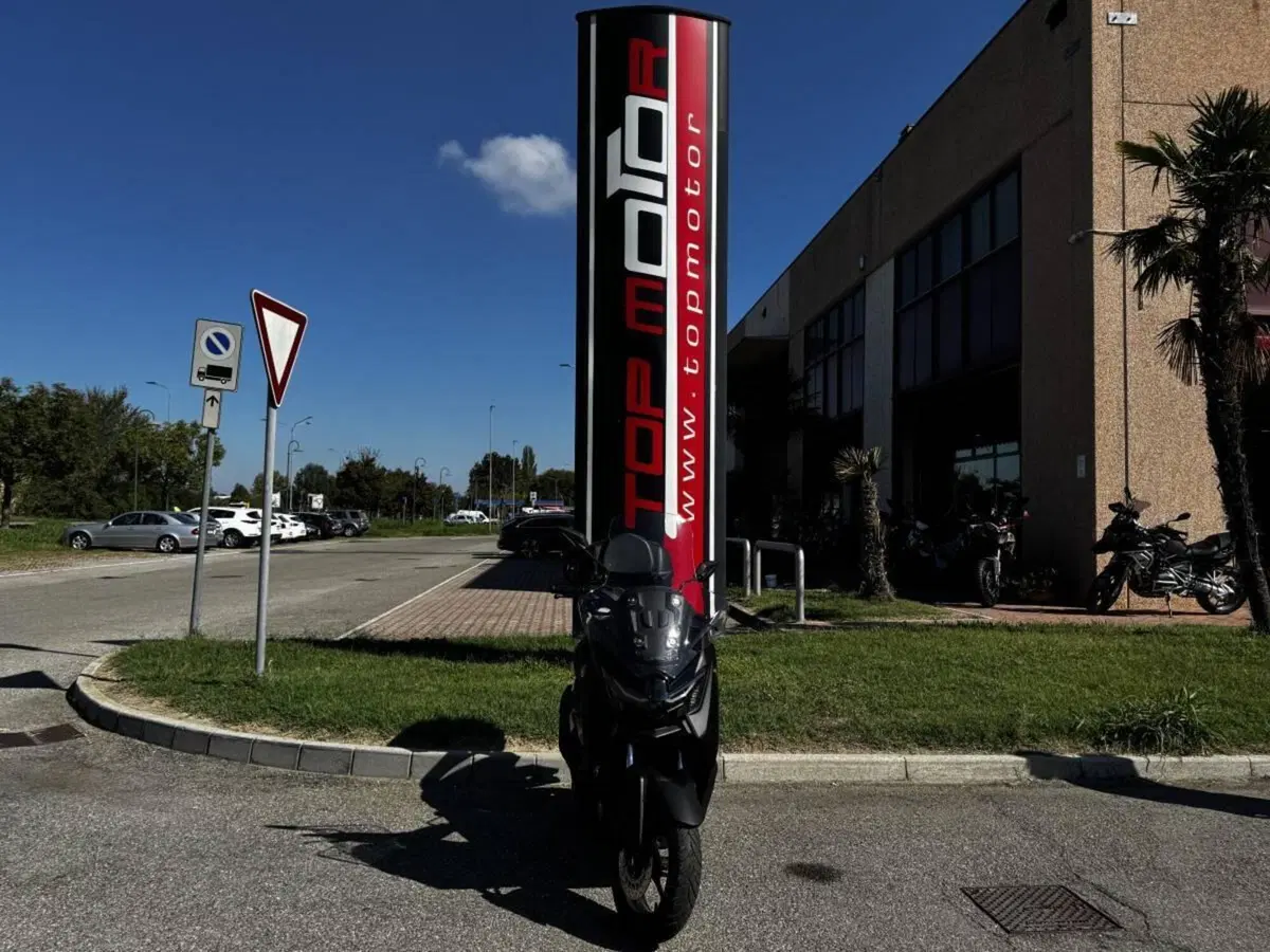 Yamaha N-Max 125 Tech Max (2025 - 26) (6)