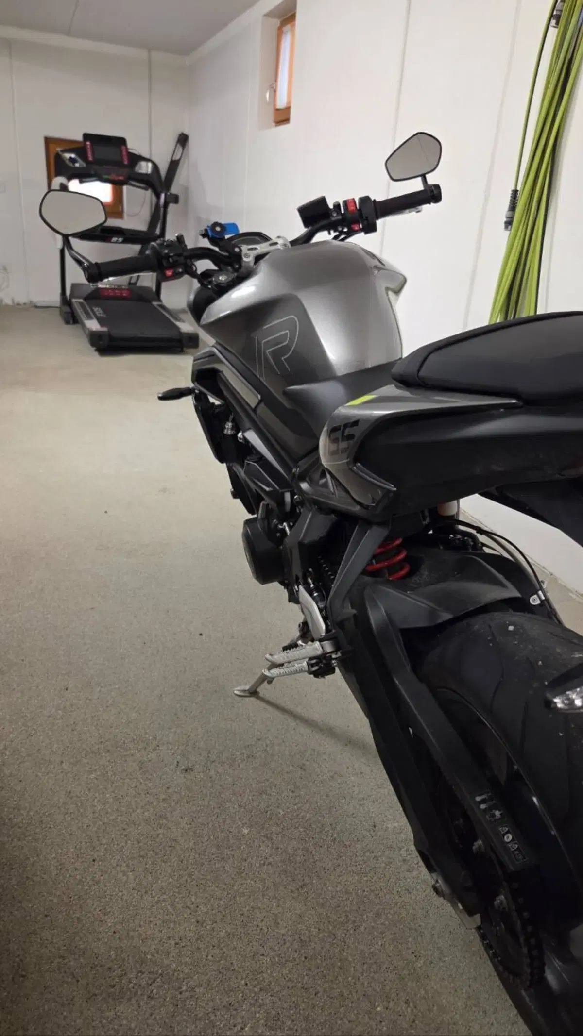 Triumph Street Triple 765 R (2023 - 26) (3)