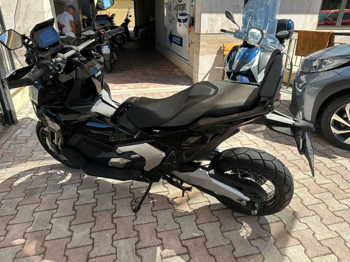Honda X-ADV 750 (2025 - 27) (4)