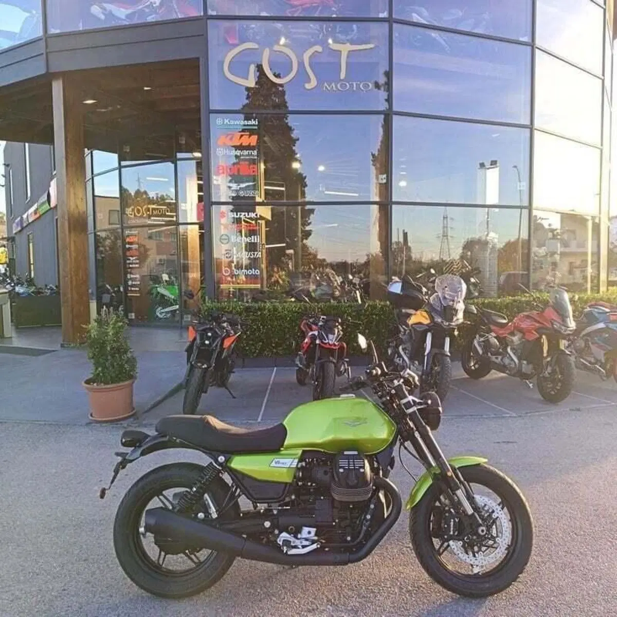 Moto Guzzi V7 Sport (2025 - 26) (2)