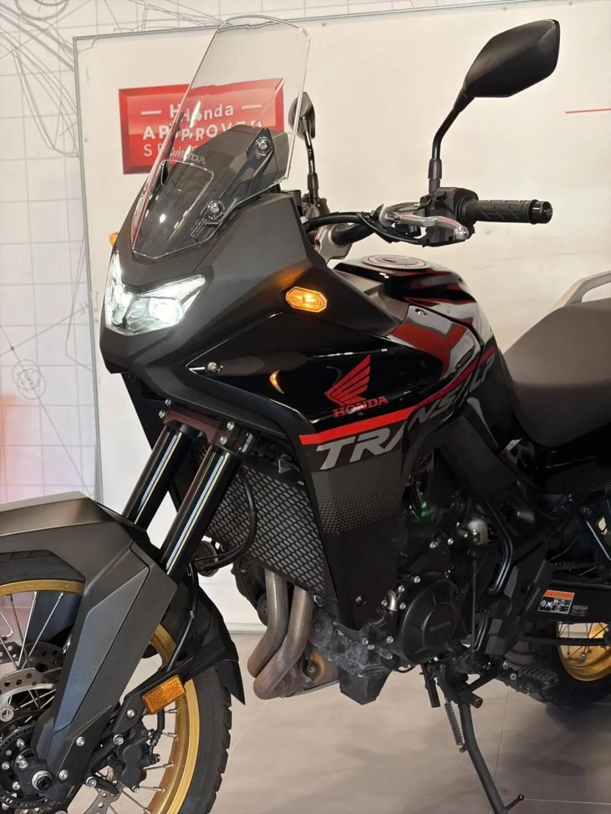 Honda Transalp XL750 (2025) (6)
