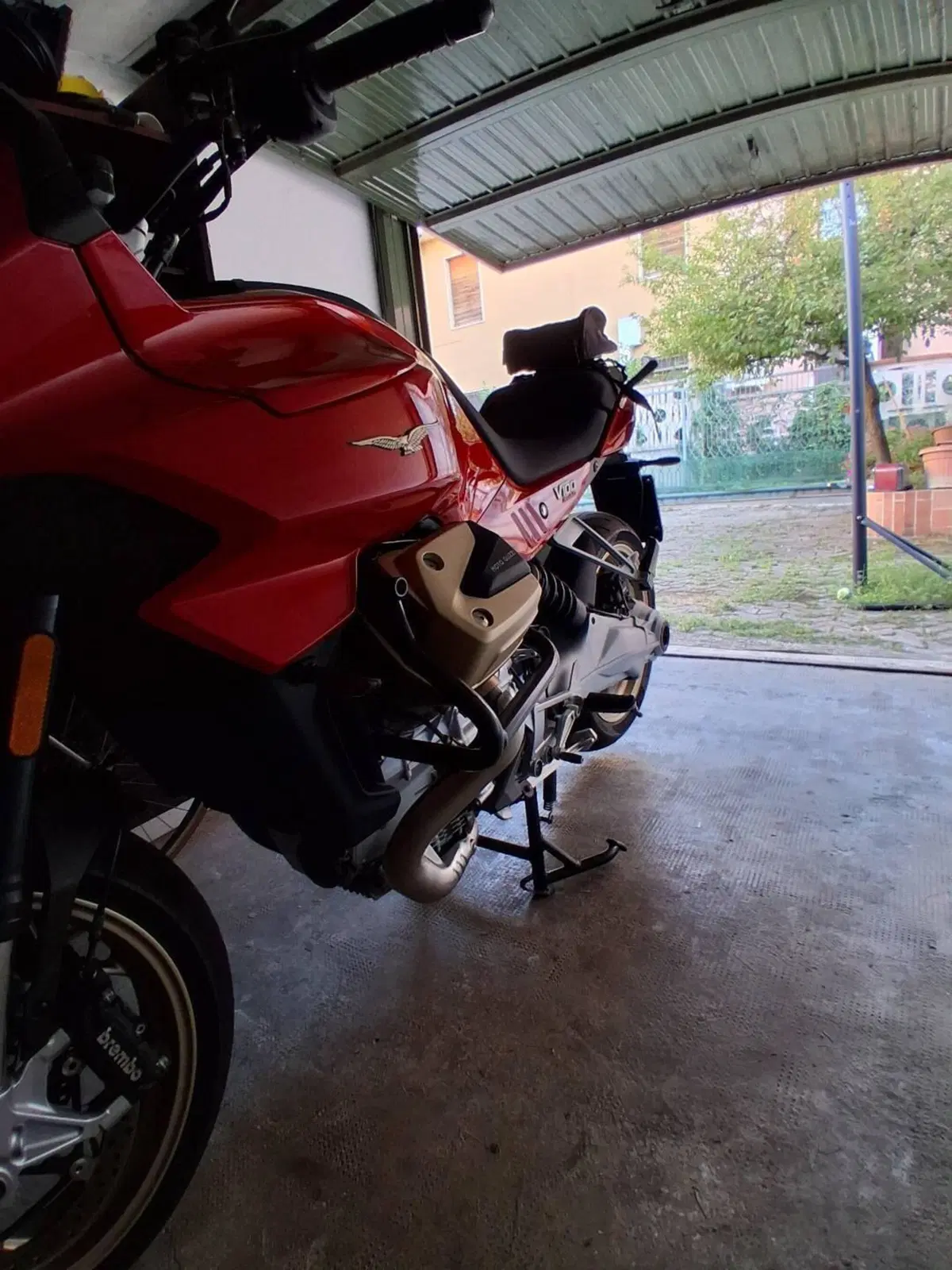 Moto Guzzi V100 Mandello (2022 - 24) (2)