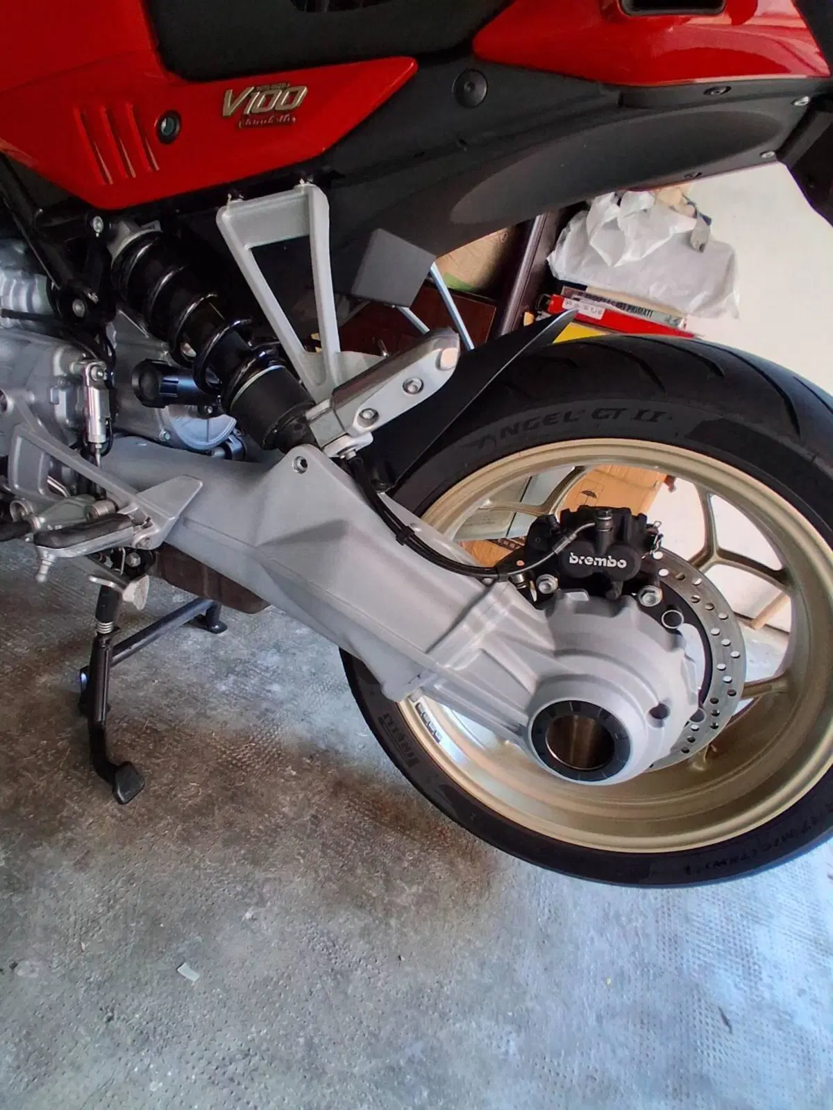 Moto Guzzi V100 Mandello (2022 - 24) (4)