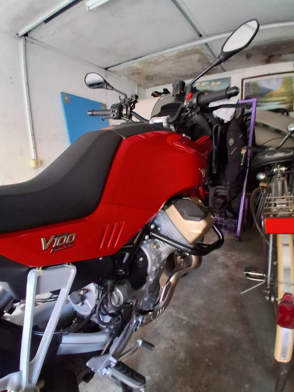Moto Guzzi V100 Mandello (2022 - 24) (5)