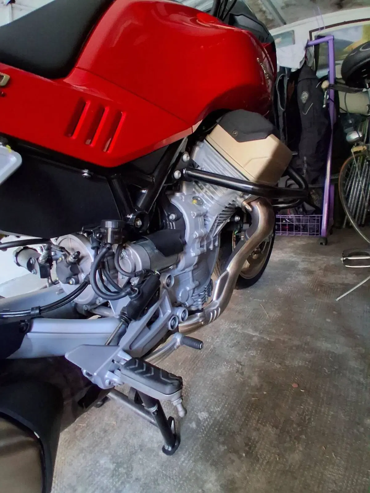 Moto Guzzi V100 Mandello (2022 - 24) (6)
