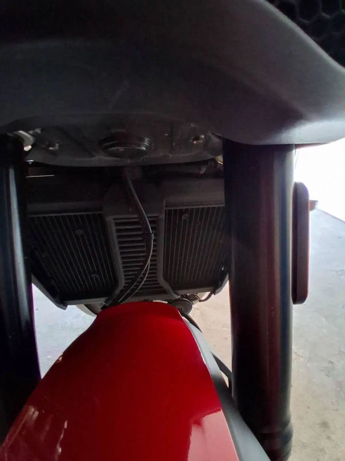 Moto Guzzi V100 Mandello (2022 - 24) (9)