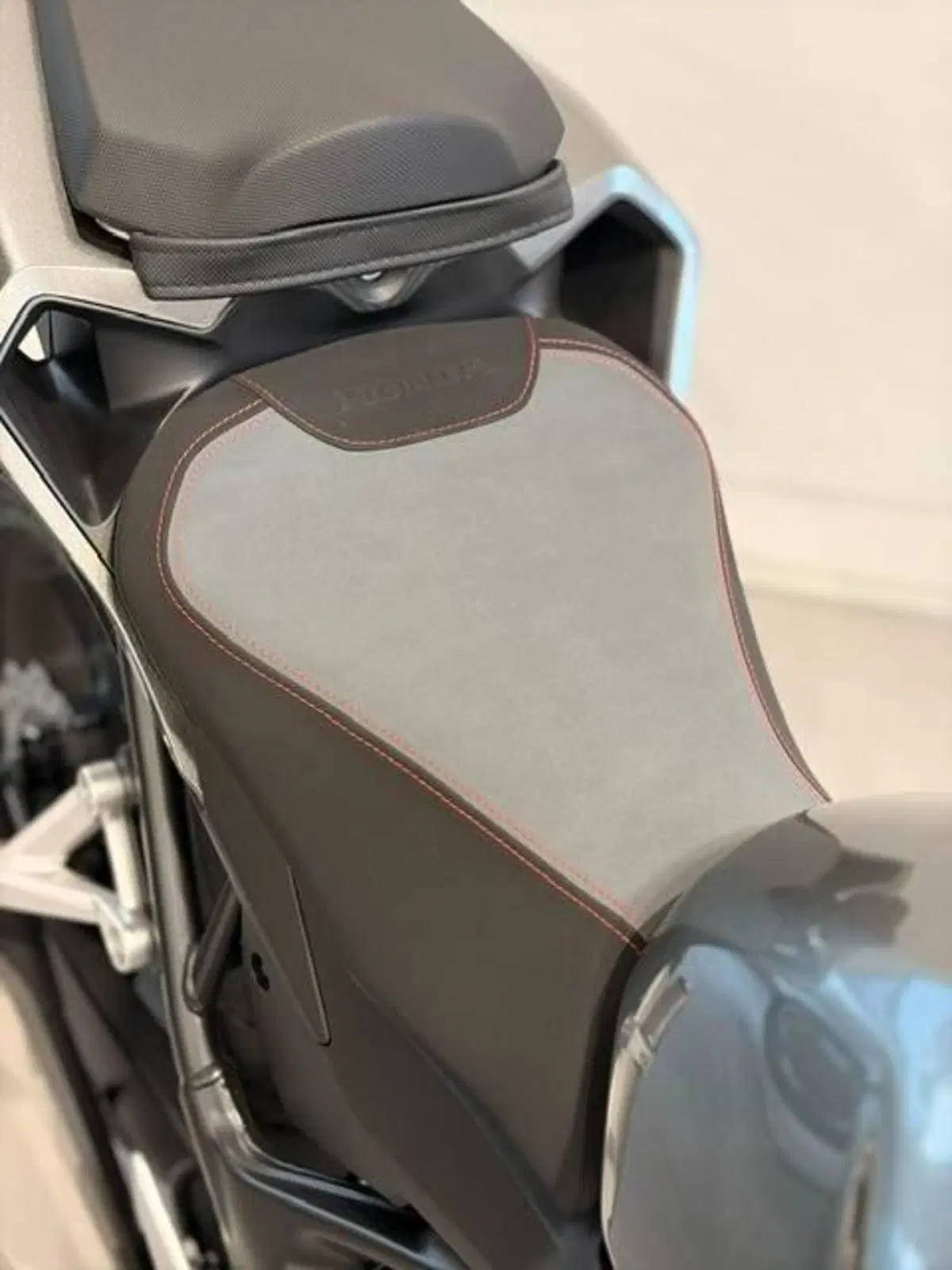 Honda CB 750 Hornet (2026) (4)