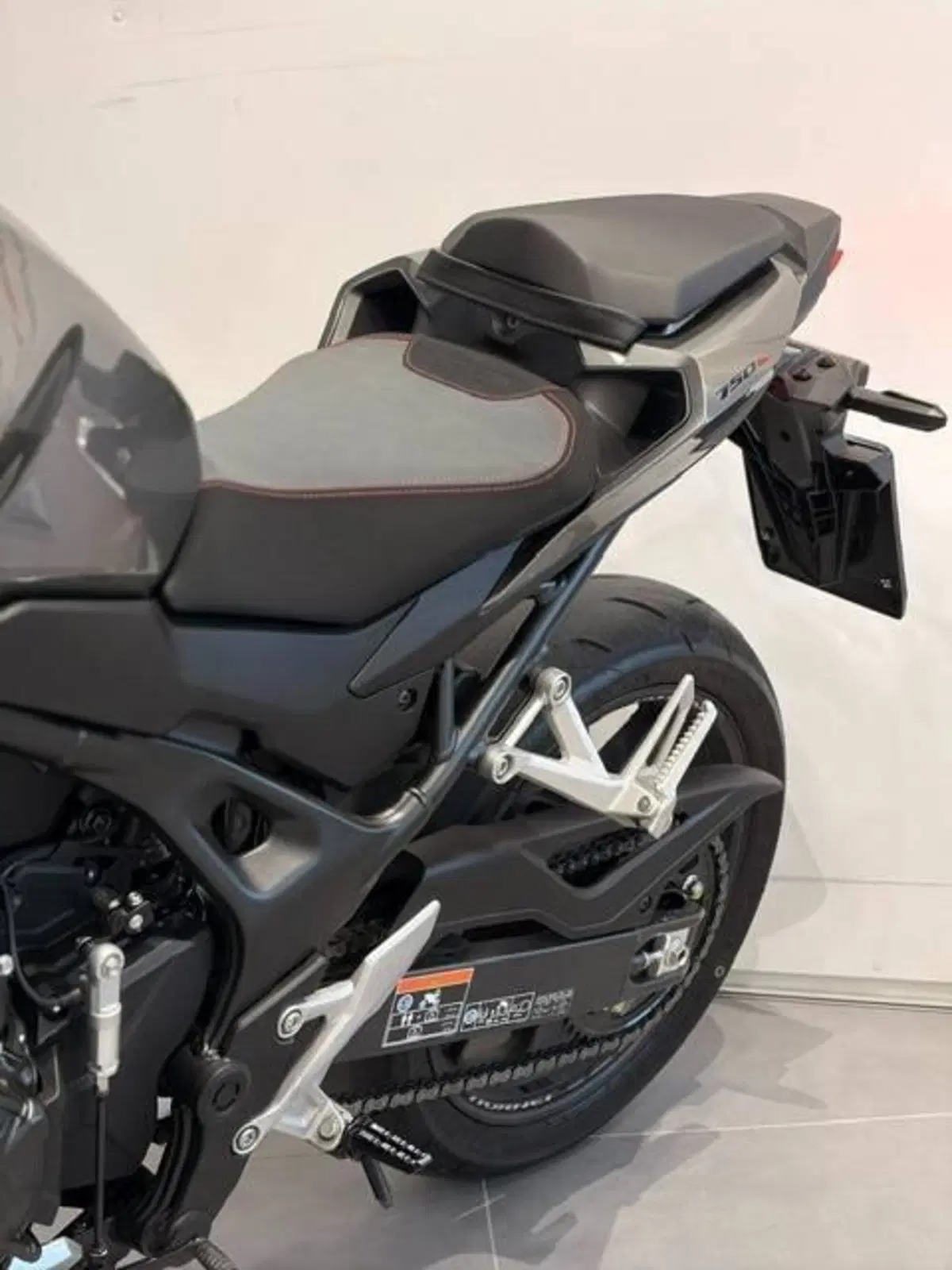 Honda CB 750 Hornet (2026) (9)