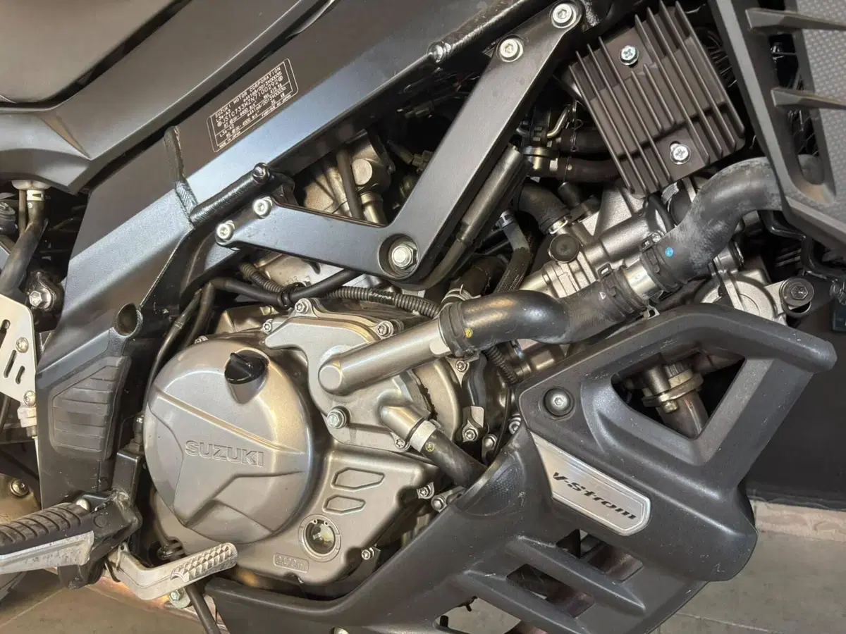 Suzuki V-Strom 650 (2021 - 25) (7)