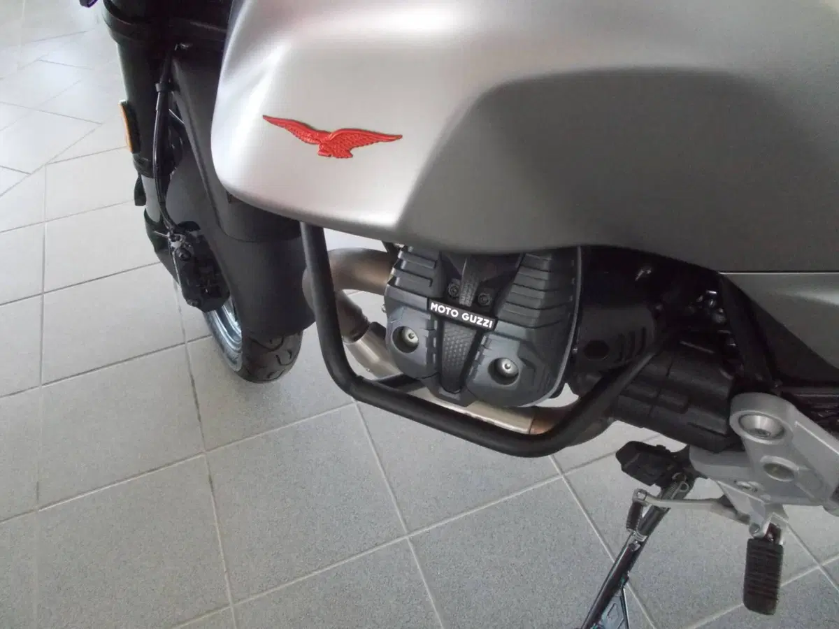 Moto Guzzi V85 Strada (2024 - 26) (5)