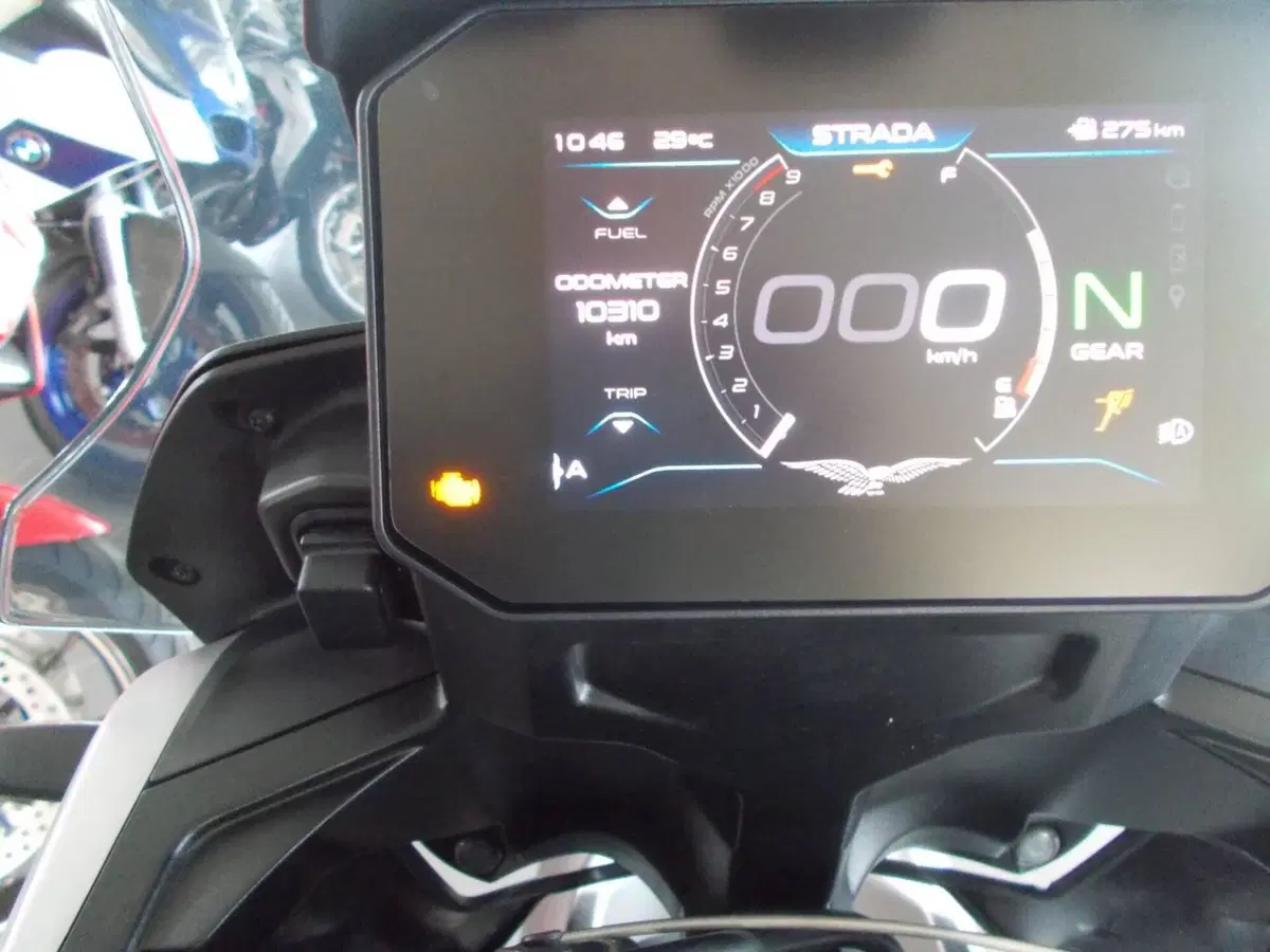 Moto Guzzi V85 Strada (2024 - 26) (6)