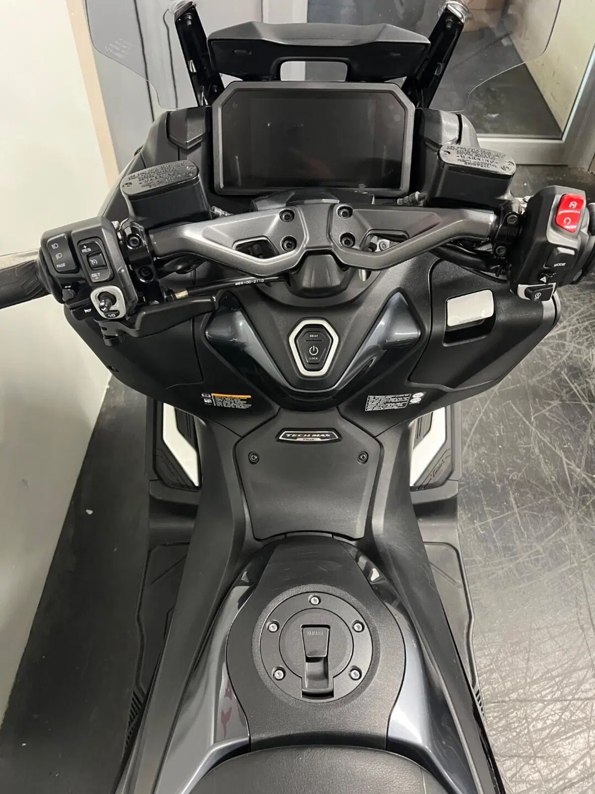 Yamaha T-Max 560 Tech Max (2022 - 24) (8)