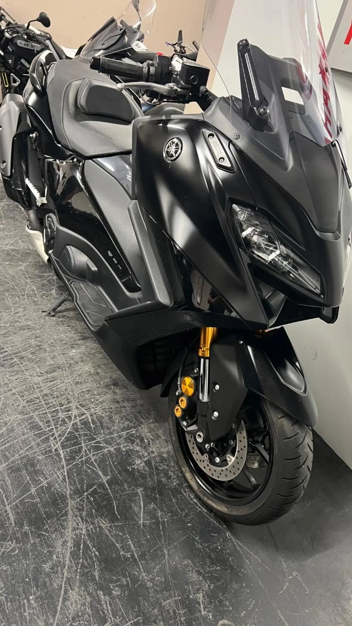 Yamaha T-Max 560 Tech Max (2022 - 24) (10)